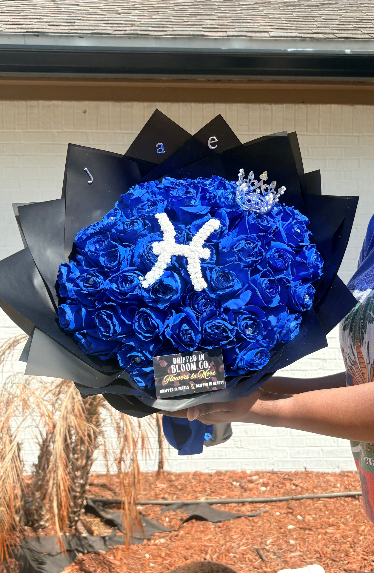 Pisces — blue rose statement